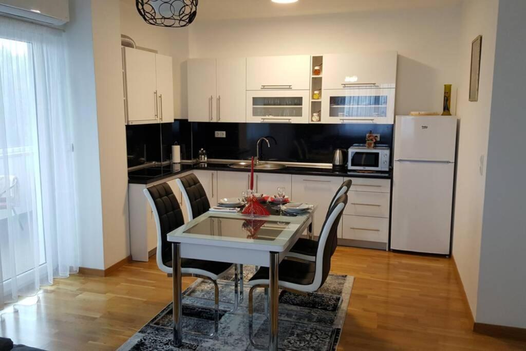 Fantasy Apartment Тузла Екстериор снимка