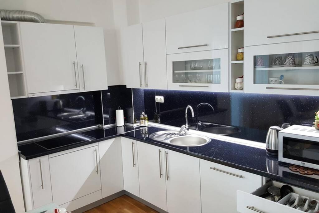 Fantasy Apartment Тузла Екстериор снимка